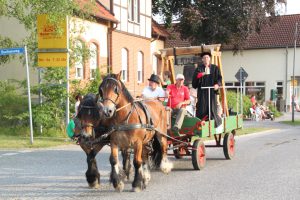Friedensglocke, Pfarrer Kautz, Titanen der Rennbahn