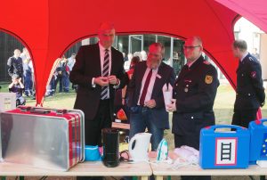 Brandschutzerziehungsteam Potsdam-Mittelmark, Dietmar Woidke, Wolfgang Blasig, Kreisjugendwart Axel Thiemann