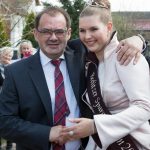 Minister Vogelsänger mit Spargelkönigin