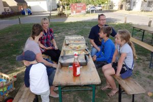 Deetz, Heimatverein Deetz, Pizzabacken