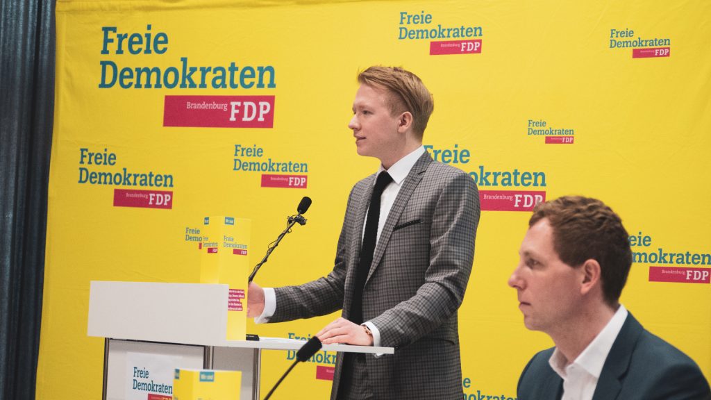 Matti Karstedt (FDP) während seiner Bewerbungsrede zur Landtagswahl 2019.