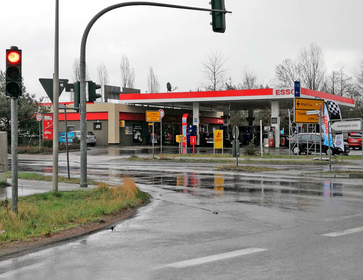 Tankstelle, Linthe,