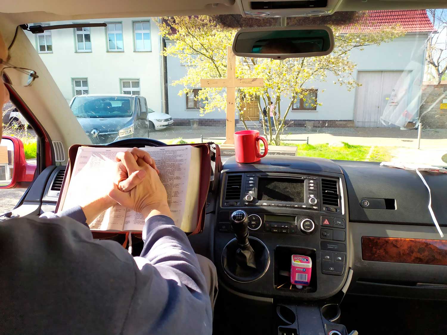 Brück, Autogottesdienst mit Kaffee