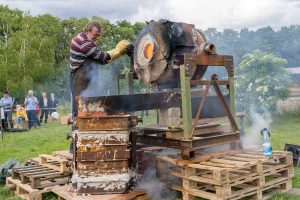 Friedensglocke, Gömnigk, Glockenguss, Glockengießermeister Peter Glasbrenner