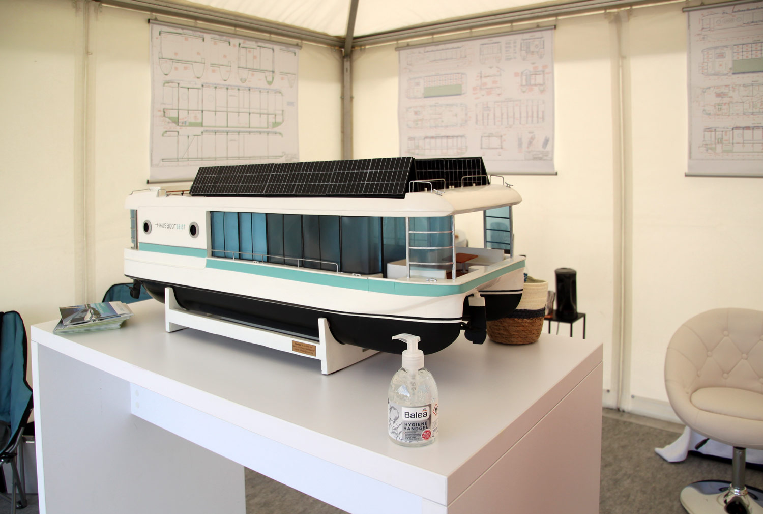 Boot Fun Inwater, Autark mit Klärwerk und Solaranlage.