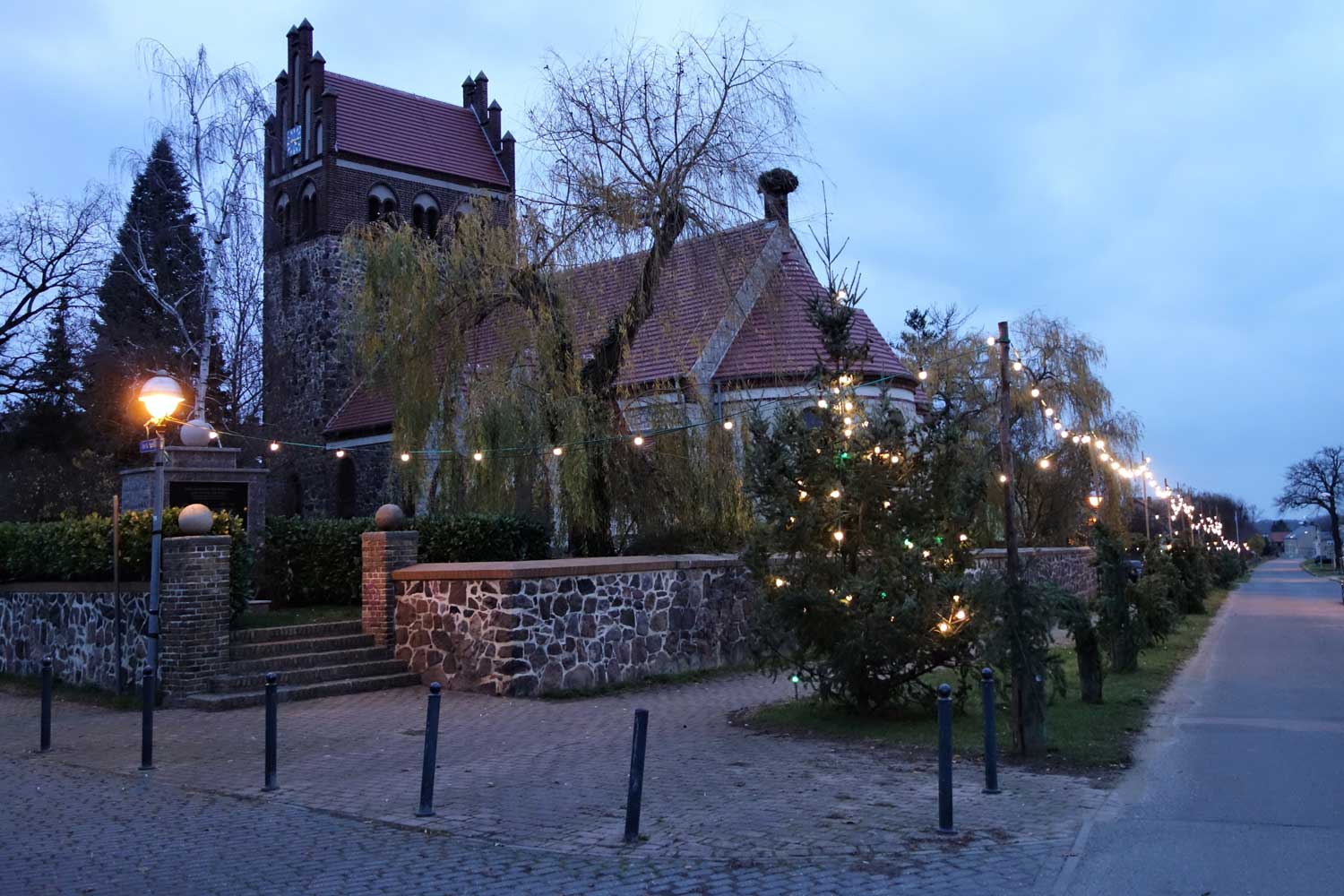 Deetz, Advent
