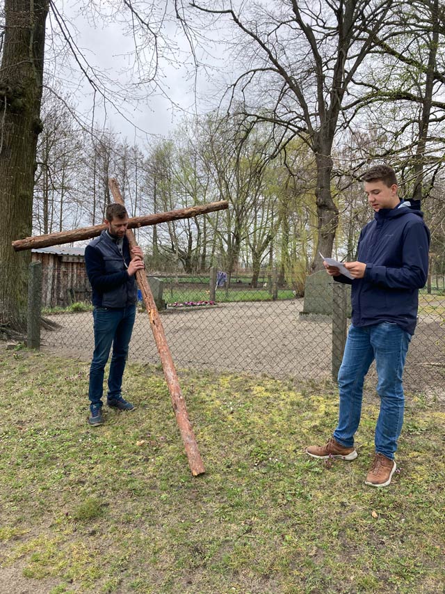 Reckahn, Lucksfleiß: Das Kreuz geschultert